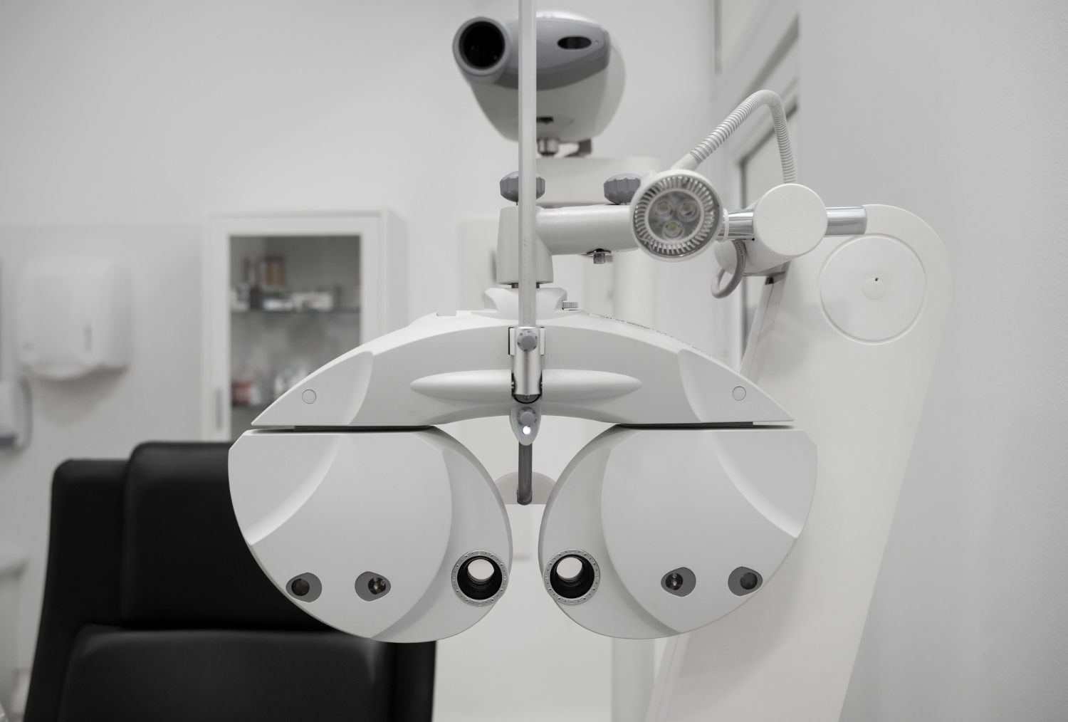 Prices of Cosmetic Procedures at Eye Correction - img